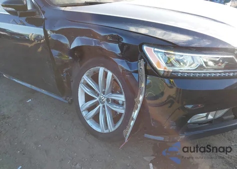 2018 Volkswagen Passat 2.0T Se z USA, uszkodzony, nr VIN 1VWBA7A36JC041589